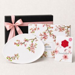 Cseresznyevirág - Szeretettel ajándékcsomag Sakura mintás porcelán kínálótállal és ültethető magbonbon képeslappal díszdobozban.