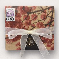 Fabric fűszeres chai lattéval bevont világos pörkölésű etióp kávédrazsé