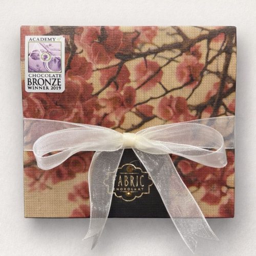 Fabric fűszeres chai lattéval bevont világos pörkölésű etióp kávédrazsé