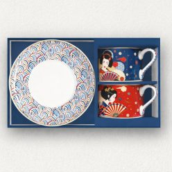 Kétszemélyes Tokyo mintás porcelán csésze szett alátétekkel és színes díszdobozzal.